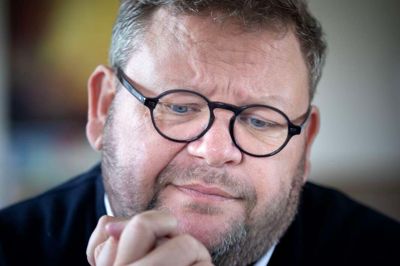 - Det er ikke længe siden, at Søren døde og jeg er stadig ked af det. Jeg vil tænke på ham så længe, jeg lever. Det første byrådsmøde efter Sørens død, var noget specielt. Ligesom den første nytårsaften uden ham også bliver en speciel oplevelse. Jeg savner ham, siger Martin Jakobsen.