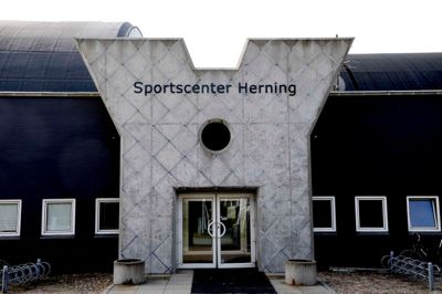 Fremover skal brugere af hjerterehabiliteringen i Sportscenter Herning gå til højre, når de komme ind ad døren.