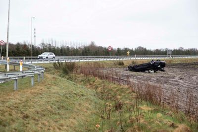 BMW'ens ejer er tilsyneladende ikke meget for at vende tilbage på politiets henvendelser om at få bilen fjernet fra marken i Sunds.