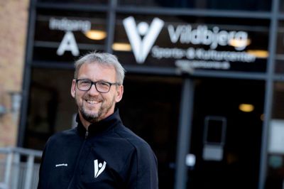 Direktør Klaus S. Andersen beskriver signalværdien som enormt stor, når de foreninger, der bruger centret, står sammen og støtter centret med 100.000 kroner.