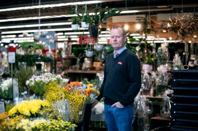 Købmand Torben Jensen fra Meny glæder sig til, at Rema 1000 rykker ind i den tomme butik, som Aldi har forladt på Dæmningen. Det tiltrækker flere kunder, siger han.