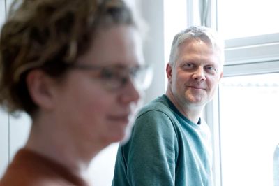 Thomas Sørensen tog mod til sig og inviterede Christina Didriksen i biografen 22. oktober 1993. Den dato kan han huske, for aftenen gik, som han havde håbet. - Vi skulle se »Jurassic Park«, så jeg tænkte, at der var garanti for chok og for at holde hende i hånden, husker han.