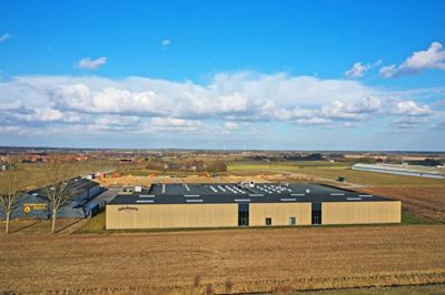Jakobsens i Aulum er glade for den EU-lov, der nu medfører, at producenterne af honning i højere grad fremover skal deklarere, hvilket land deres honning kommer fra.