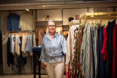 Siden 1964 har Jydepotten været en del af gadebilledet på Bredgade i Herning. I 2009 købte Else Marie Klippert butikken, og med hårdt arbejde og en passion for faget er det siden gået forrygende for livsstilsbutikken. Fredag 19. april fejrer butikken sit 60-årsjubilæum med bobler og kagemand.