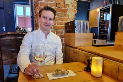 Casper Nielsen, der er indehaver af Bohème Restaurant & Vinbar i Østergade, vil gerne ændre sit koncept, så han er i tættere kontakt med sine gæster.