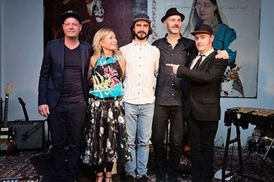 Maria Montell med band er en af de kunstnere, som gæster torvet i Herning hen over sommeren.