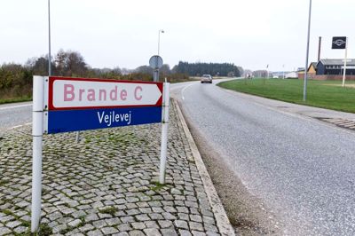 På Vejlevej ved Brande gik en situation mellem to bilister helt over gevind mandag eftermiddag.