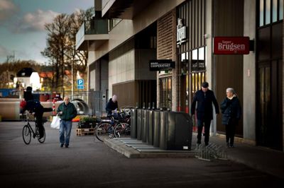 Fra Superbrugsen på Søtorvet i Silkeborg forsøgte den 24-årige at stikke af med en kurv fuld af dyre dagligvarer