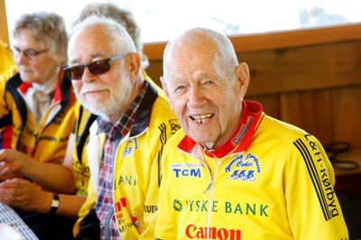 Den snart 90-årige cyklist Knud Poulsen blev torsdag fejret af cykel-vennerne på torsdagsholdet i Tjørring Cykel Motion.