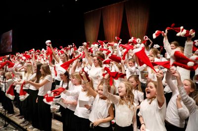 40 gange nåede familiejulekoncerten at blive holdt, inden den blev sparet væk i 2022. Men til december i år vender den tilbage under navnet Skolernes Julekoncert.
