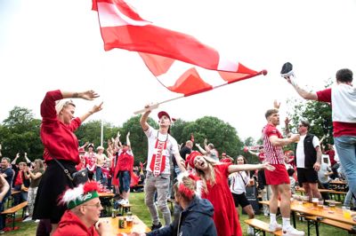 Sådan så det ud, da Herning Kommune viste EM-fodbold på storskærm i Sdr. Anlæg i 2021. I år bliver kampene vist på Torvet og på Kousgårds Plads.