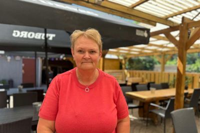 Der må gerne være endnu mere liv i gårdhaven her ved Pub'en i Vildbjerg, mener indehaver Jette Christensen, som 31. maj åbner for salg af isvafler fra stedet.