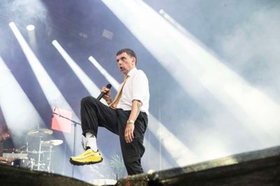 Der var plads til gak og løjer under Hugorms koncert.