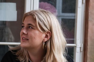 Stine Ry Andersen bor til dagligt i Aalborg, men kommer fra Sandet. Nu stiller hun op til Europa-parlamentsvalget for Enhedslisten.