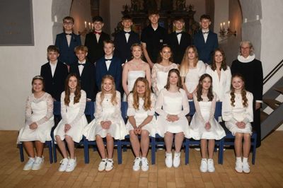 Årets konfirmander fra Snejbjerg Kirke.