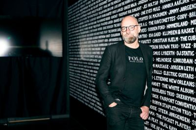 Nicki Quist, leder af det regionale spillested Fermaten, arbejder hver dag for at skabe unikke oplevelser med både musik og værtskab og gøre mennesker glade. - Det er fantastisk at være i en branche, hvor man kan være med til at give folk en god aften, som de kan huske i lang tid, siger han.