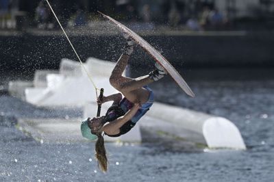 Der er flere vand-discipliner under DM-ugen i Herning. Det gælder blandt andet wakeboard, hvor dette foto er taget i Aalborg sidste år. Foto: Louise Dyring Mbae