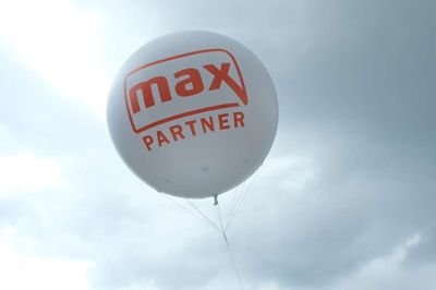 En del herningensere har måske undret sig over det spektakulære syn på himlen, der mødte dem torsdag eftermiddag. Det var denne ballon, som løsrev sig fra en håndværkermesse ved MCH Arena.