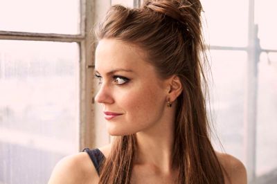 Karen Kousgaard startede ud på scenerne i Herning for 16 år siden - i dag bor hun i København.