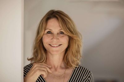 - Jeg var selv så frustreret, og måske kan min historie gøre, at andre kvinder ikke skal igennem så mange kampe, før de finder balancen, siger Anne Louise Hassing om sin nye bog. Foto: Ditte Valente