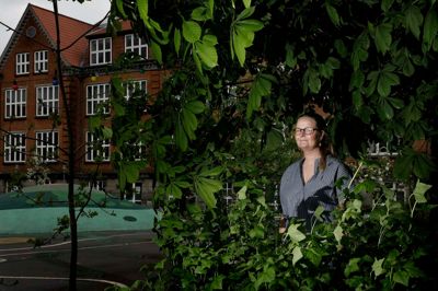Kulturgården vil for tre dage være arenaen for fem særlige discipliner. Kulturhusleder Line Hillerup forventer mange mennesker og en hyggelig atmosfære. Og så krydser vi fingre for, at vejret får et nyk op på sommerskalaen.