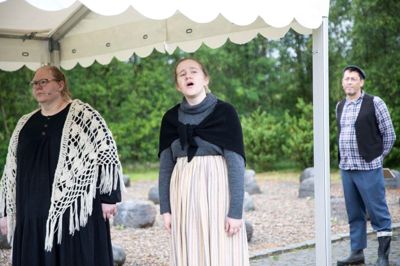 Kulturkompagniet sørgede for at dramatisere fortællingen om brunkulsarbejderne og deres familier. Det skete med både oplæsning og sang.