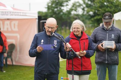 Solveig Jensen var med til åbningsceremonien, hvor man godt kunne have ønsket lidt bedre vejr, men det kompenserede hyggen for.