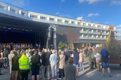 Georg Sørensen holdt båltalen, inden Midtvest Pigekor sang midsommervisen, og bålet blev tændt.