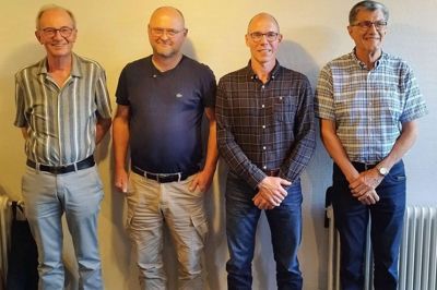 Det kommende års præsidium i Aulum Y's Men's Club. Fra venstre er det den afgående præsident, Jens Christian Jensen, den nye Kent Tang Andersen, ny skatmester Brian Falsig samt sekretær Aage Mikkelsen. Den nye vicepræsident Birgit K. Jakobsen var forhindret den pågældende aften.