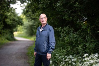 Finn Stengel Petersen er fotograferet i Kilen ikke langt fra hjemmet i Lind. Det grønne område var det tidligere byrådsmedlem med til at realisere. Onsdag fylder han 70 år.