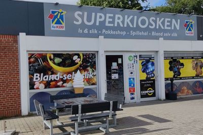 Så gik den ikke længere for Superkiosken på Grønlandsgade i Ikast. Ejerne er gået konkurs. Foto: Privatfoto