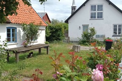 I Gillelejes bymidte er mange af de gamle huse bevaret - selv en del af de stråtækte. Foto: Søren Flott/Ritzau Scanpix