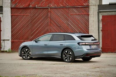 Volkswagen ID.7 Tourer er tyskernes første elektriske stationcar. Den er næsten fem meter lang og dermed i samme klasse som den nye BMW i5 Touring. Foto: Morten B. Bek/Ritzau Scanpix