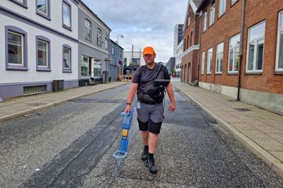 Dennis Laursen har et job, som kun fem andre i Danmark også har.