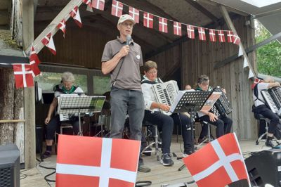 Jan Svendsen, formand før Søby Brunkulsmuseum, bød velkommen til den 10. udgave af koncert med Videbæk Harmonikaklub.
