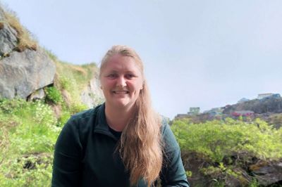 29-årige Henriette Kiilerich Mikkelsen er sømandsmissionær og diakonimedarbejder i Sisimiut, Grønland. Hun rejste til Grønland, boede hun i Herning, hvor hun var friskolelærer på Midtjyllands Kristne Friskole.