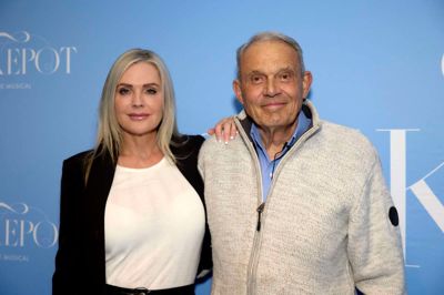 79-årige Karsten Ree og 54-årige Janni Ree skal skilles - så meget ligger fast. Men hvem af dem der har bedt om skilsmisse, er de ikke helt enige om.