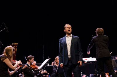 Barytonen Leif Jone Ølberg ved fredagens koncert under Herning Operafestival.