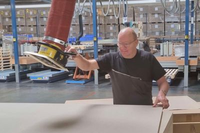 Henning Nielsen runder 40 års ansættelse hos Boconcept - over halvdelen af dem på virksomhedens moderne højlager.