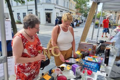Anna Larsen fra Silkeborg var med sin datter Marianne Larsen forbi bazaren på første åbningsdag af to.