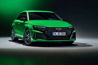 Den bistert udseende Audi RS 3 har de samme 400 hestekræfter, som den har haft gennem længere tid, men ingeniørerne har arbejdet for at forbedre køreegenskaberne og gøre den sjovere. (PR-foto). Pr-Foto/Ritzau Scanpix