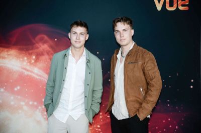 Mikkel Trier (t.v.) og hans tvillingebror Emil har stor succes som influencere på Youtube. Lørdag eftermiddag kommer de forbi Føtex i Bredgade for at hilse på deres følgere.