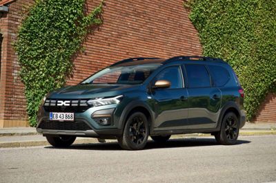 Merprisen for at få Dacia Jogger som hybrid med automatgear er desværre meget høj, men man får en mere komfortabel bil med et lavere forbrug. Foto: Morten B. Bek/Ritzau Scanpix