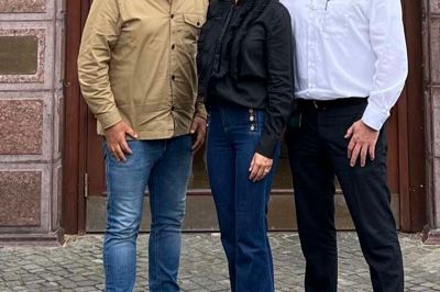 Citychef Allan Birk Kristensen, projektkoordinator Trine Jepsen fra Herning Cityforening samt markedsdirektør René Andreasen fra Jyske Bank har brug for hjælp til at få løst et stort mysterium i Herning midtby i efterårsferien. Derfor beder de børn om at møde op ved banken og hjælpe med at finde skurken.