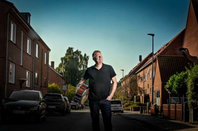 Martin Andersen er på et sjældent besøg i sin hjemby. Trommeslageren med Danmark og Sydeuropa som sin arbejdsplads er på en hurtig visit i forbindelse med en turné.