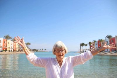 Elin Dybkjær havde i 2017 inviteret familien til Egypten, og trods den fremskredne alder var hun naturligvis ude at snorkle.