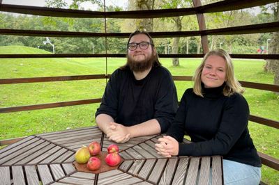 Martin Kjøge Sønderskov og Stephanie Baltzer Sand Eriksen har valgt pædagoguddannelsen for at blive teoretisk dygtige i mennesker.