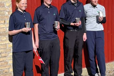 Trehøje Golfklubs danske juniormestre er fra venstre: Mille Bartholin Godskesen, Nikolaj Pagh Hundevad Mørup, Lucas Marinussen og Rosa Christensen.