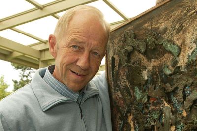 Alfred Kortsen blev oprindelig udlært skilte- og bygningsmaler, men fik med nysgerrighed og stor faglighed skabt sig et arbejdsliv som blandt andet samarbejdspartner for store kunstnere og med selvstændig reklamevirksomhed.