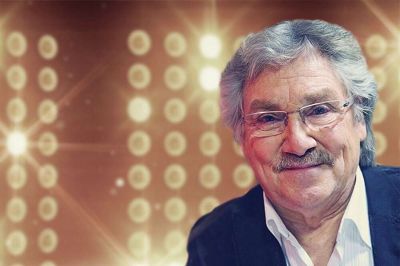 Richard Ragnvald vil blandt andet synge to af sine største hits i Alhuset: »Kære lille mormor« og »Tak fordi vi er venner«.